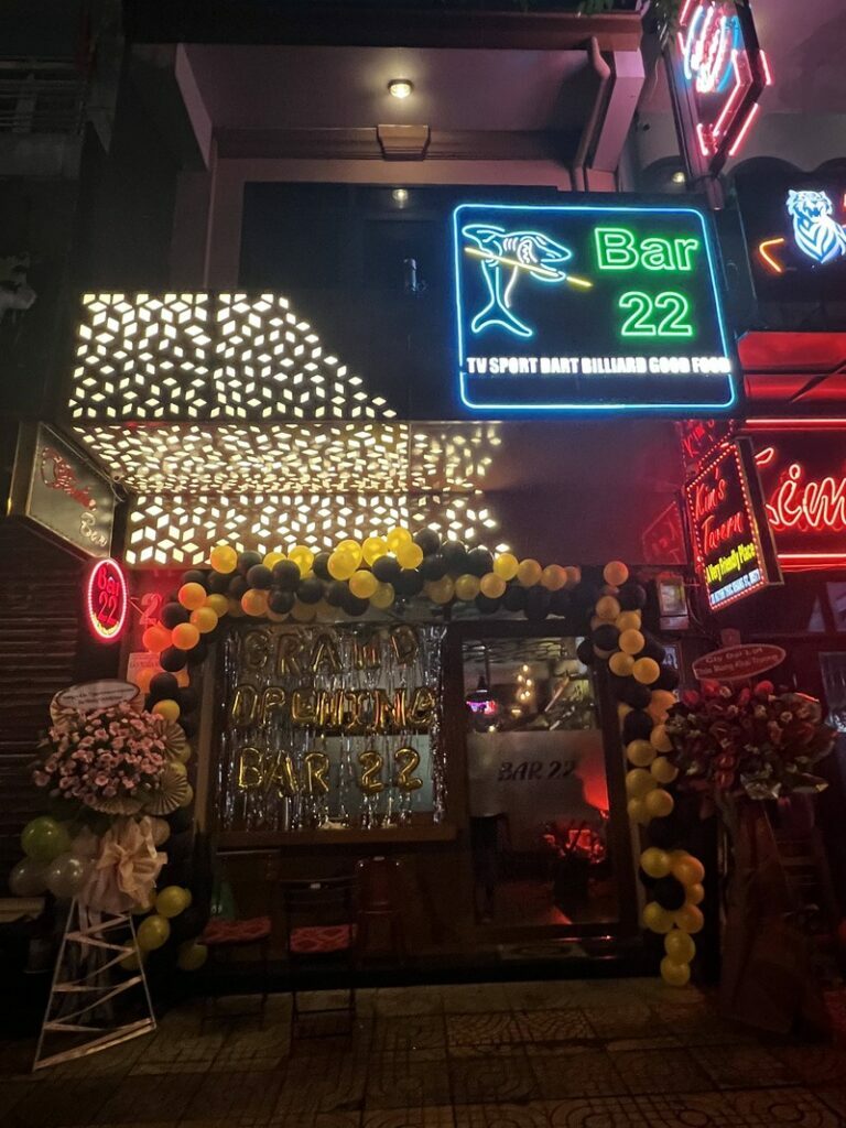 Pintu Masuk Bar 22