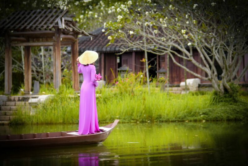 पारंपरिक वियतनामी एओ दाई पोशाक