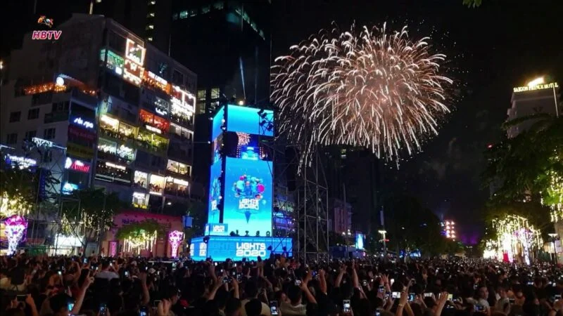 5 Ways To Celebrate New Years Eve In Ho Chi Minh City In 2023 2 Nguye Hue Fireworks On New Years Eve In Ho Chi Minh City