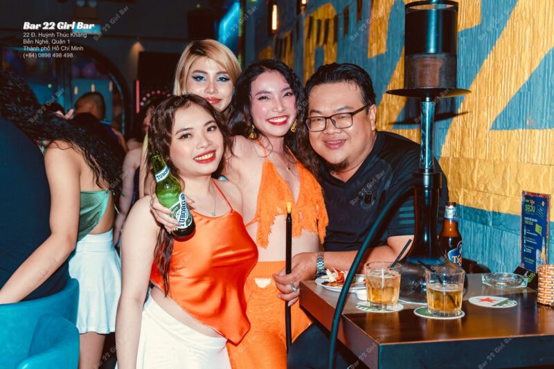 Bar 22 Girl Bar เป็นบาร์ Girly ที่ดีที่สุดในโฮจิมินห์ซิตี้ ลูกค้าที่สนุกสนาน 36