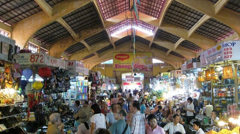 Touring Ho Chi Minh City: Your Guide to the Iconic Ben Thanh Market 2 Ben Thanh Street Market Busling with shoppers traders